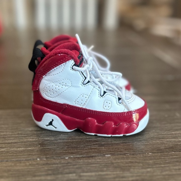 Jordans toddler 4C - Picture 4 of 5